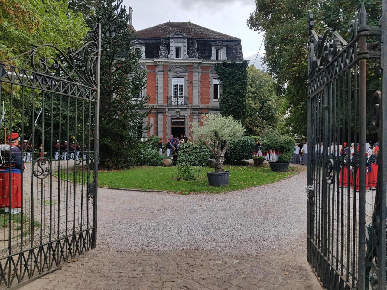 Chateau Lambert Moulinsart Hotel, Shuttle Airport, Long Term Parking, Snooker, Large Terrasse, Dinner, Breakfast Charleroi Zewnętrze zdjęcie